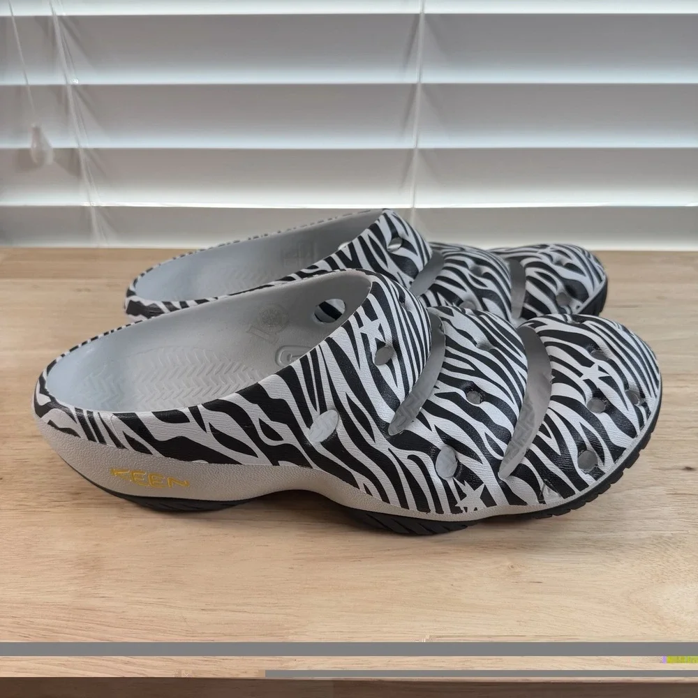KEEN Yogui Arts Men's size 14 Slide Clog Shoes Sandals Black White Zebra Star